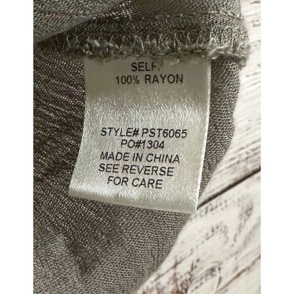 Pink Lily Women's Embroidered Henley Flowy Boho Blouse Olive Green Size Small - Picture 10 of 14